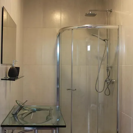 Exclusiva Casa Con Piscina En *